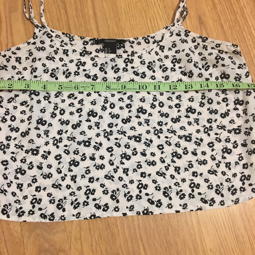 Flowered crop top - Picture 2 of 2